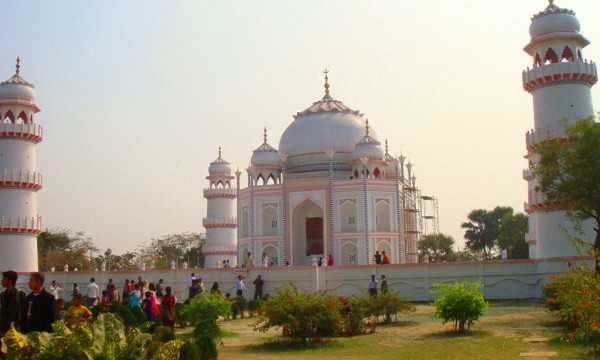 যেসব কারণে ভারতমুখী বাংলাদেশি পর্যটক