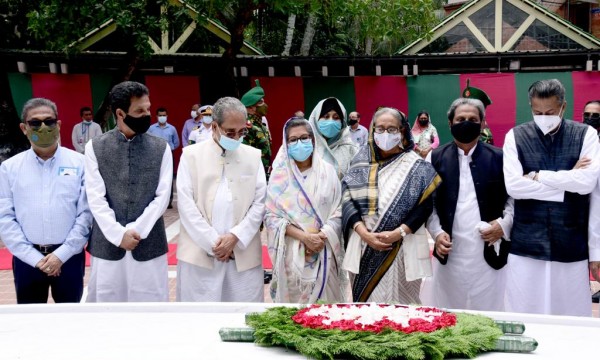 ছোট বোনকে নিয়ে টুঙ্গিপাড়ায় প্রধানমন্ত্রী