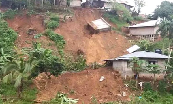 টিলা ধসে চার চা-শ্রমিক নিহত