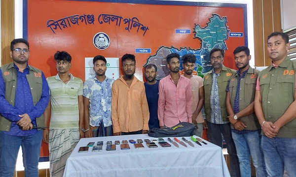 সিরাজগঞ্জে বাসে ডাকাতি, ৬ ডাকাত গ্রেপ্তার